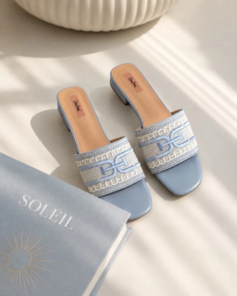 Damen Hellblaue Sommer Mules mit Stickerei, Pantoletten Sommerschuhe Gr. 38