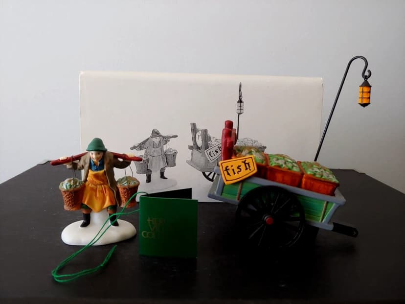 Department 56 CHELSEA MARKET FISH MONGER & CART Village Figurine RETIRED
