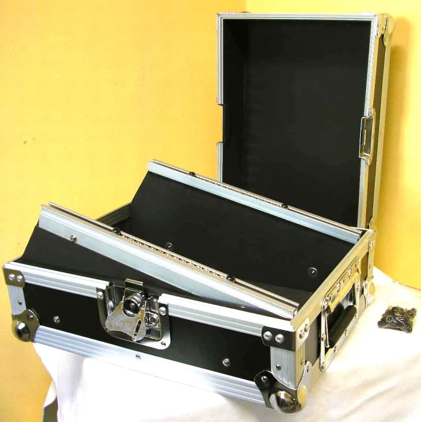 ROADINGER Mixer-Case ROAD MCR-10 schräg, 10" 8 HE Mixercase Mixerrack Discocase