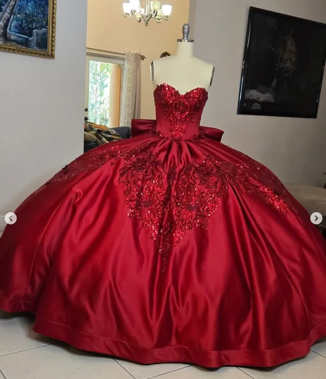 Rote Quinceanera Kleider mit großer Schleife Pailletten Applikationen Satin süß