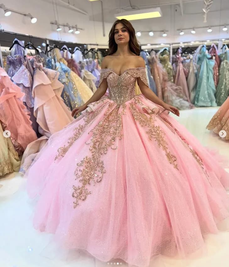 Luxus Rosa Quinceanera Kleider Schulterfrei Gold Applikationen Süß 16 Ballkleid