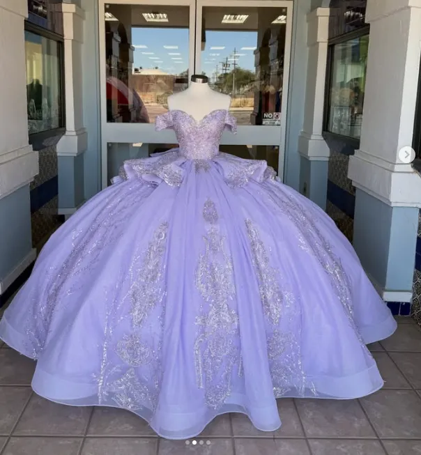 Lavendel Quinceanera Kleider Schulterfrei Glitzer Applikation Süß 16 Ballkleid