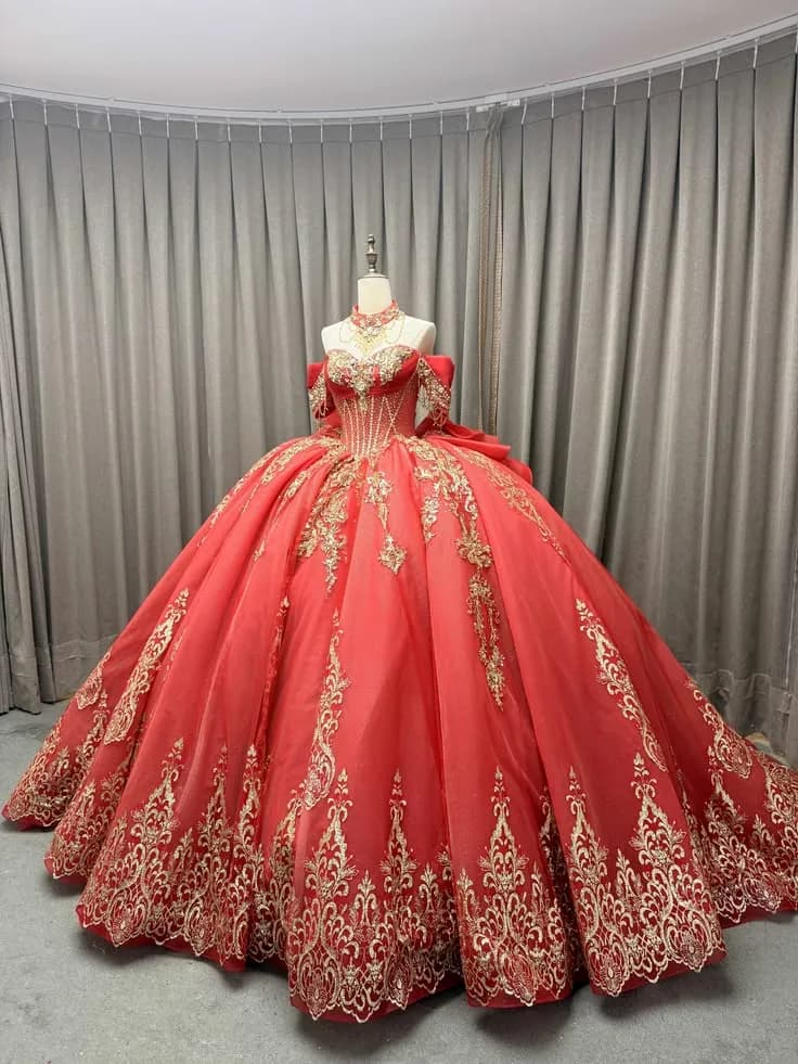 Wunderschöne rote Quinceanera Kleider Gold Applikationen süß 16 XV Vestido