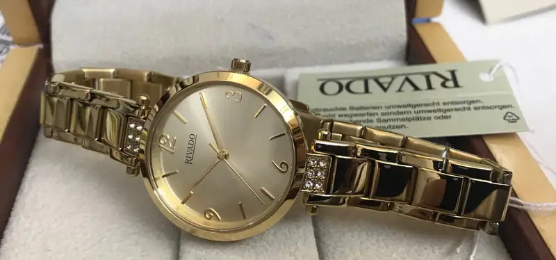 Rivado Damenuhr 12 Zirkonia Fashionuhr Edelstahl vergoldet 30 mm RILS-60652-62M – neu – Uhren & Schmuck – Foto 1 von 3