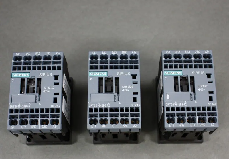 Siemens 3x Leistungsschütze 3RT2016-2BB42 (LP54) – neu – Sonstiges – überwiegend grau – Foto 1 von 3