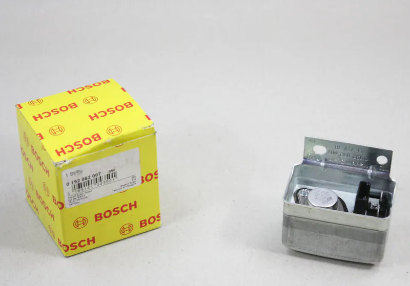 Bosch Generatorregler Lichtmaschinenregler 0192062007 – neu – Autos – überwiegend beige – Foto 1 von 2