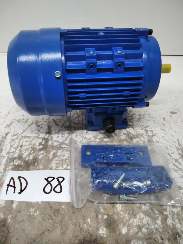 AD88 Elektromotor 230V 3kW 2800 U/min Einphasen Asynchronmotor Kondensator – neu – Sonstiges – überwiegend silber – Foto 1…