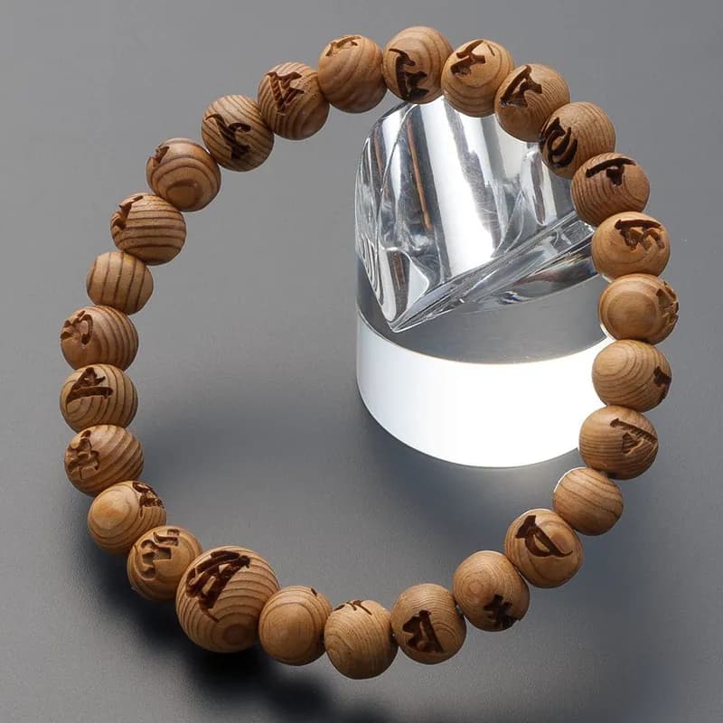Gebetsperlen Armband, Holzperlen, graviert mit dem Mantra von Komyo, Yakusugi
