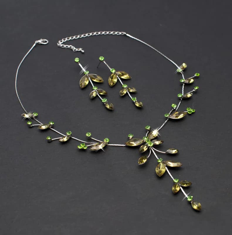 Schmuckset Grün Strass Collier Ohrringe Kette Schmetterling Blumen elegant Damen