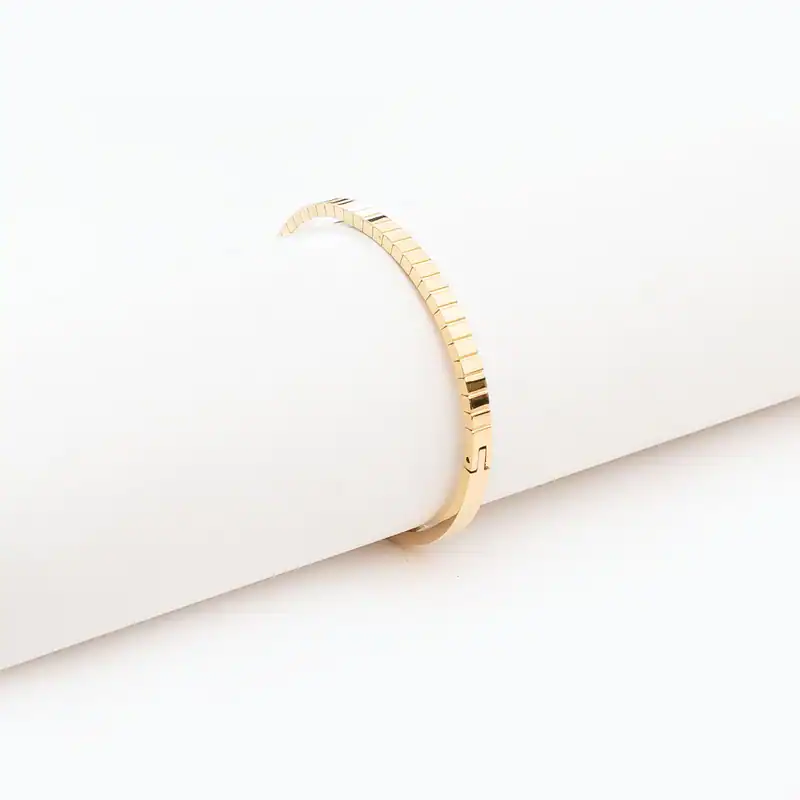 Damen Edelstahl Armband Armreif mit feinen Rillen elegantes Design Goldfarben