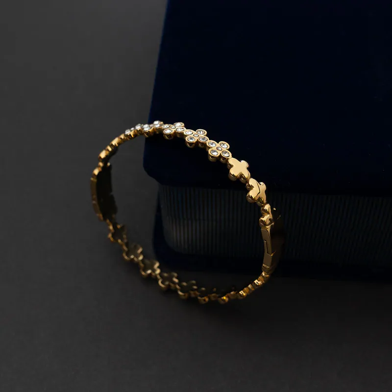 Armreif Armband Edelstahl Goldfarbe mit Strass Kleeblatt Design Damen Schmuck