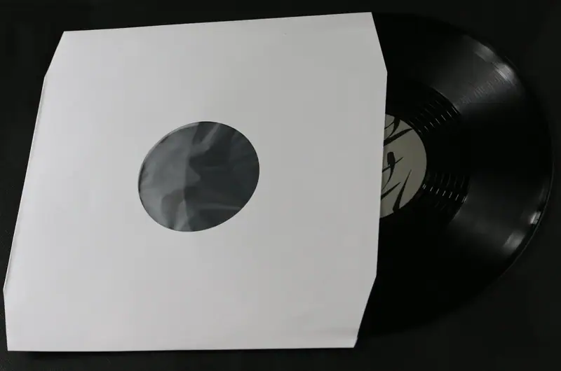 100 St. reinweiße LP/Maxi Singles Innenhüllen, gefüttert mit Eckschnitt,90 gr.