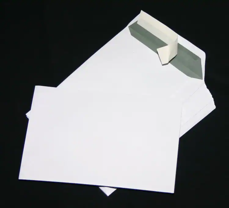 25 St. Versandtaschen C4/A4 weiß Haftklebend ohne Fenster 229 x 324 mm