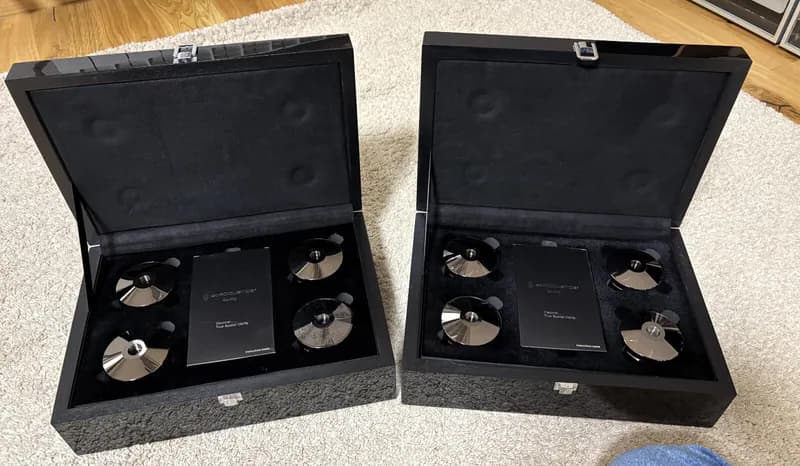 Isoacoustics GAIA-TITAN Theis - (2 sets of 4 pcs = 8 pcs) Open Box
