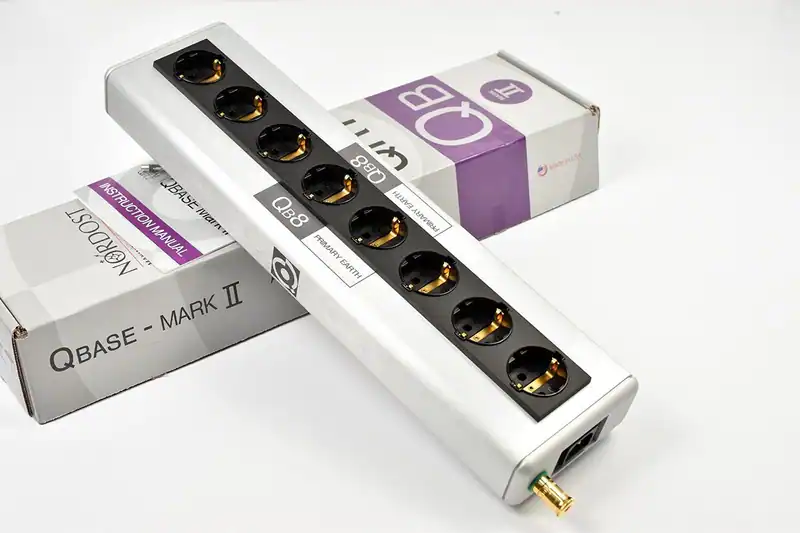 Nordost QRT QB8 MkII - Straight-line AC Distribution Path