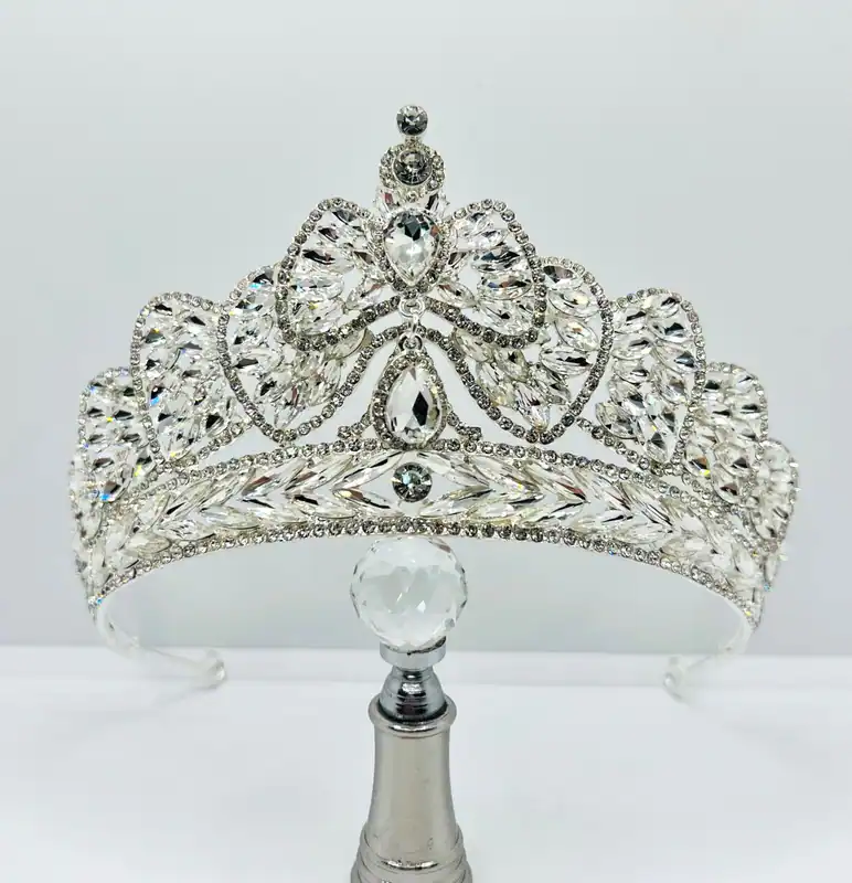 Schleifen Diadem Silber LuxusTiara für Braut Looped Silver Tiara for Bride