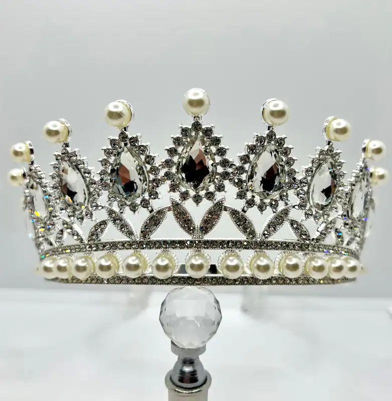 Elegante Tiara Hochzeitskrone mit Strass und Perlen in Silber