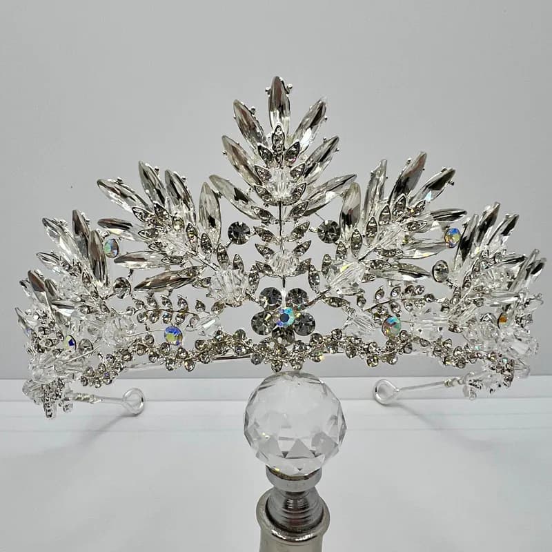 Tiara Kristallkrone Queen Diadem in Silber mit changierenden Strasssteinen
