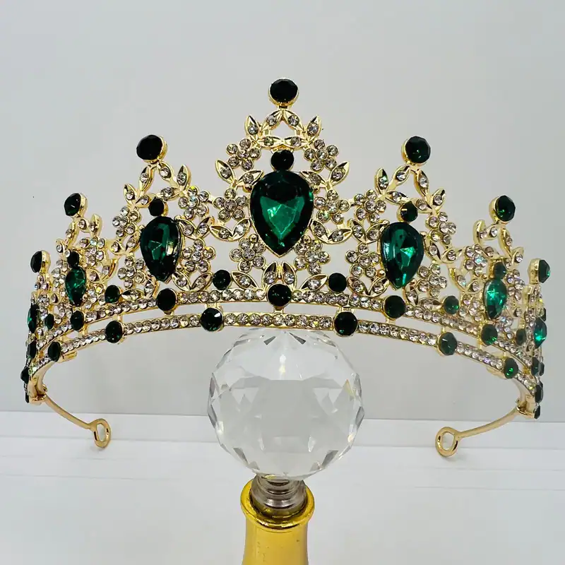 Tiara mit Smaragdgrünen steinen Gold Filigrane Königinnenkrone Crown for bride